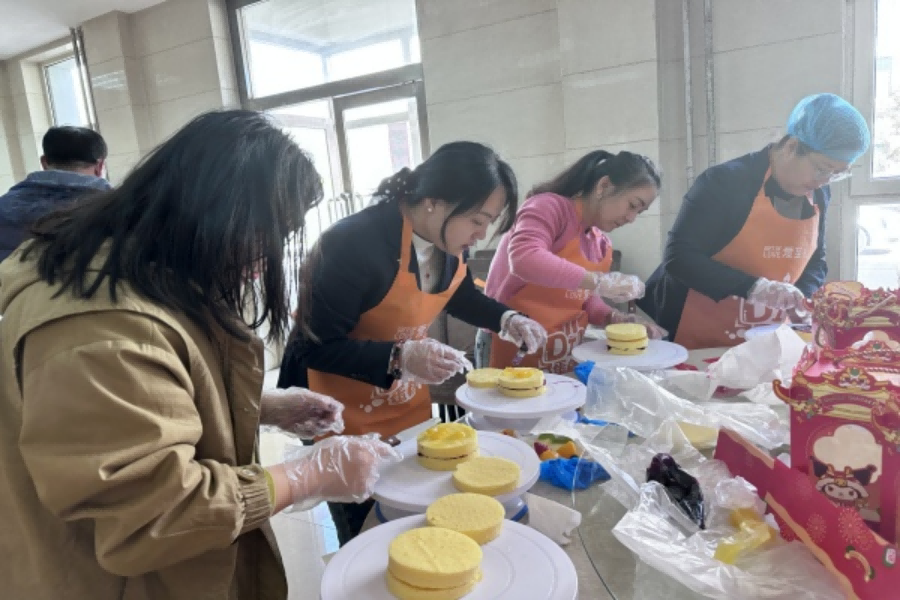 魅力巾帼 向美而生-人保财险内蒙古分公司系统多地分支机构开展形式多样的三八妇女节庆祝活动。739(1).png