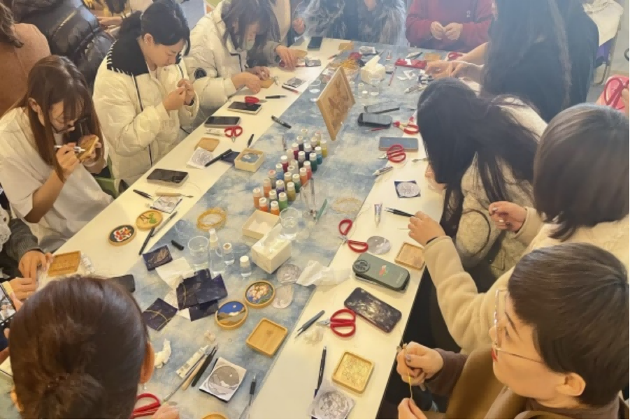 魅力巾帼 向美而生-人保财险内蒙古分公司系统多地分支机构开展形式多样的三八妇女节庆祝活动。908(1).png